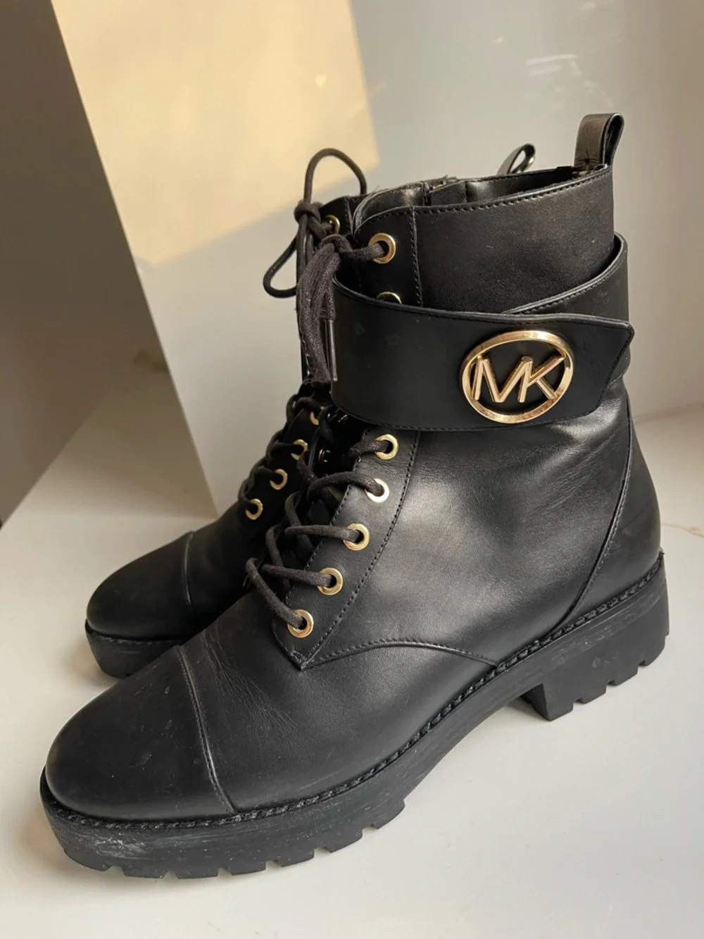 Michael Kore black leather tatum combat boots 9 - Picture 2 of 8